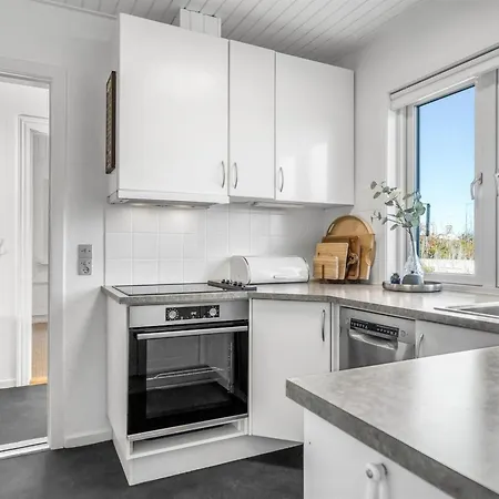 Julie - 700m From The Sea By Interhome *