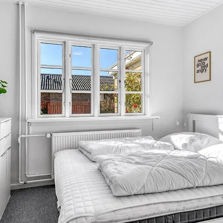 Semesterbostad Julie - 700m From The Sea By Interhome