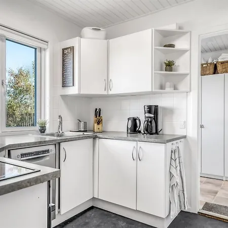 Julie - 700m From The Sea By Interhome *